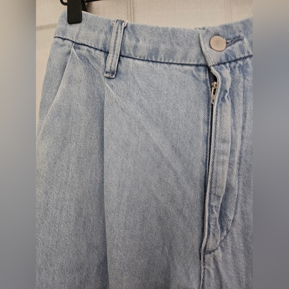 Uniqlo Drapey Pleated Denim Pants - Picture 4 of 5